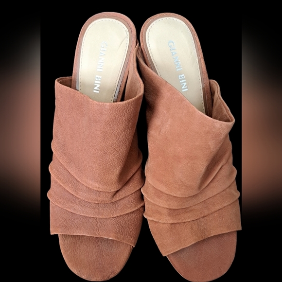 Gianni Bini Shoes - GIANNI BINNI  korran brown  crinched Mules